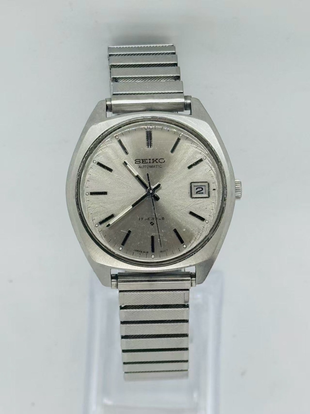 Vintage Seiko Men’s Automatic 17 Jewels Date 36mm Silver Dial Stretch Band Runs